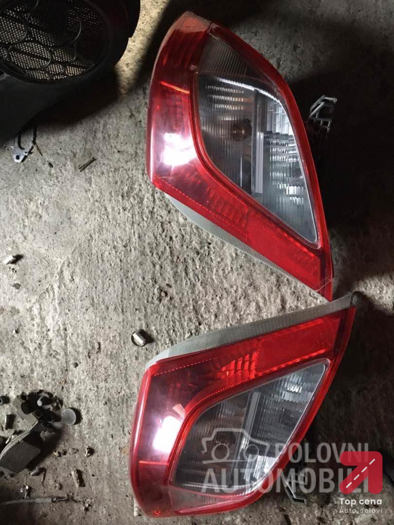 Leva Stop Lampa Za Toyota Yaris Topcena Autodelovi